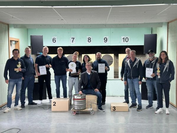 Gruppenfoto Siegermannschaften Vereinsschießen