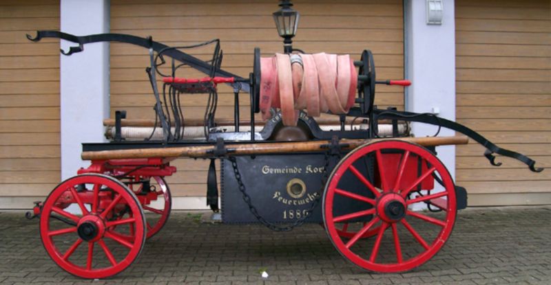 Bild der alten Handdruckspritze der Fa. C.D. Magirus Ulm/Donau