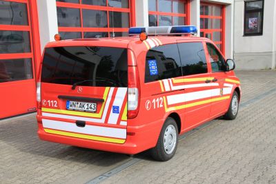 Einsatzleitwagen (ELW) seitlich von hinten
